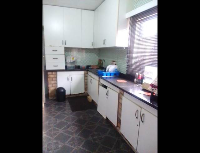 4 BEDROOM HOUSE FOR SALE IN CROSSMOOR
